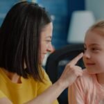 5 COMPORTAMIENTOS QUE LOS JÓVENES DEBEN EVITAR PARA PREVENIR LA PÉRDIDA DE AUDICIÓN EN LA EDAD ADULTA